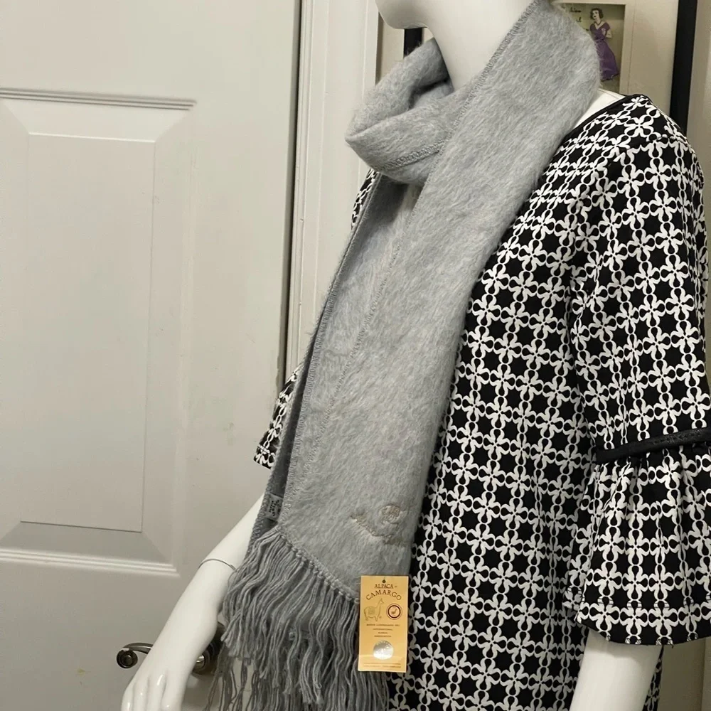 Alpaca Camargo beautiful gray woolly scarf new with tag